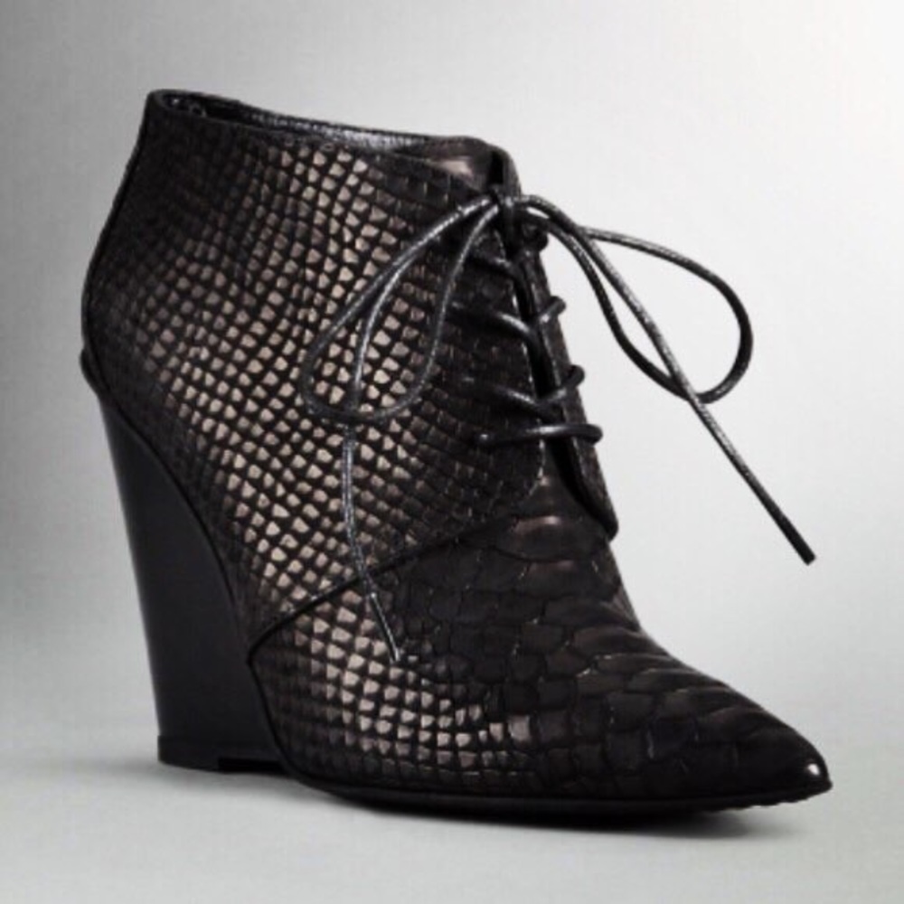 🖤Kenneth Cole Collection lace up bootie